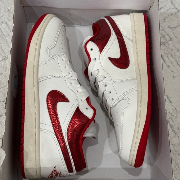 New women air Jordan 1 low se size us 9 - Picture 6 of 7